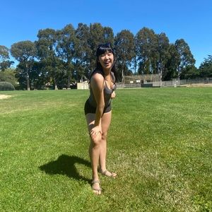 Meet your Posher, Elaine